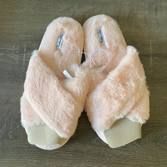 Splendid Pink Faux Fur Slippers Size S/M NEW! - Picture 2 of 2